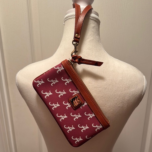 NWOT Dooney & Bourke University Alabama Crimson Tide Red Wristlet Clutch Purse - Picture 1 of 4